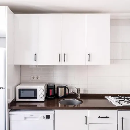 Flat W Balcony 10 Min To Uskudar Coast شقة اسطنبول